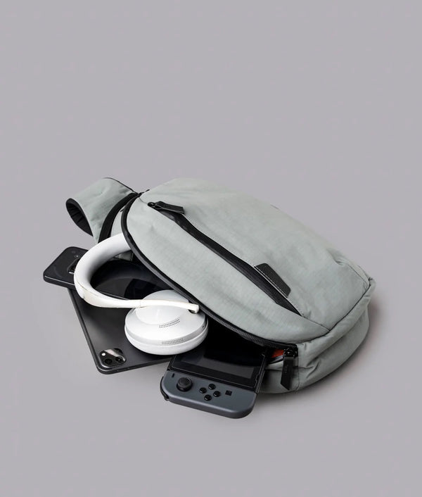 Alpaka Metro Crossbody – Right Shoulder