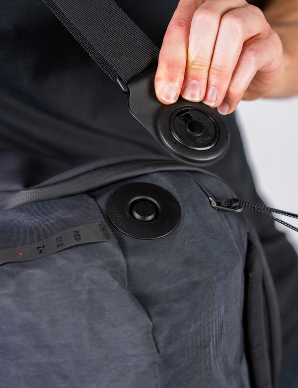Matador® x Carryology® Redeye 24 - Black Edition