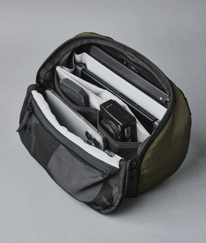 Alpaka's Vertex Pouch is a Desk Caddy and Convertible Sling in One Alpaka's Vertex Pouch is a Desk Caddy and Convertible Sling in One