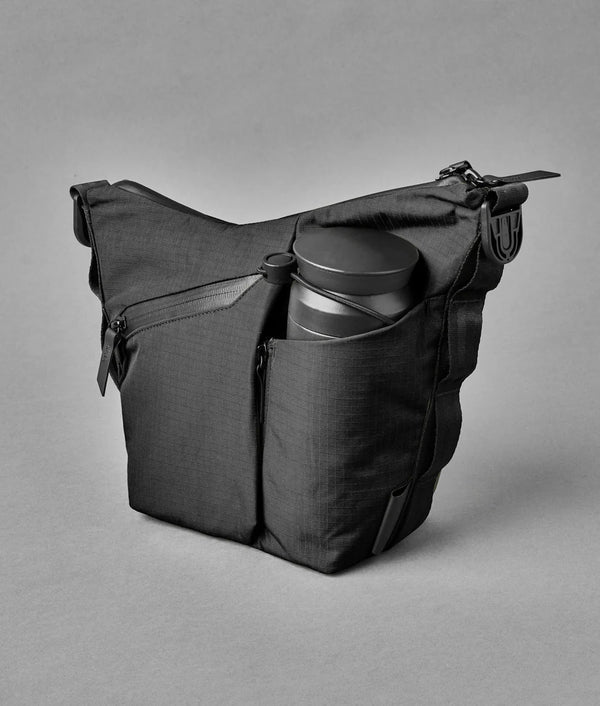 Alpaka Sling - Crossbody Bags Black Alpaka Flow Satchel (2L)